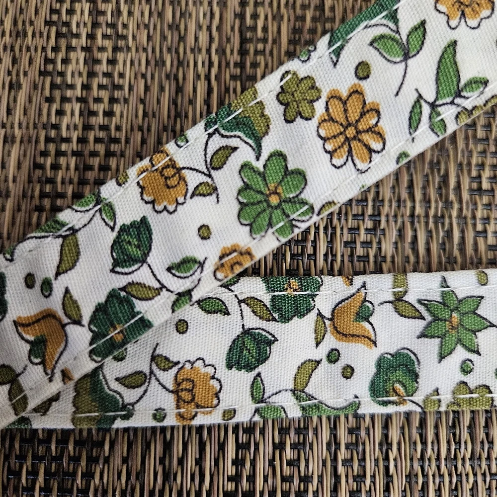 Vintage Belt M Floral Skinny 1960s 60s Dead Stock Green Gold Cream 31